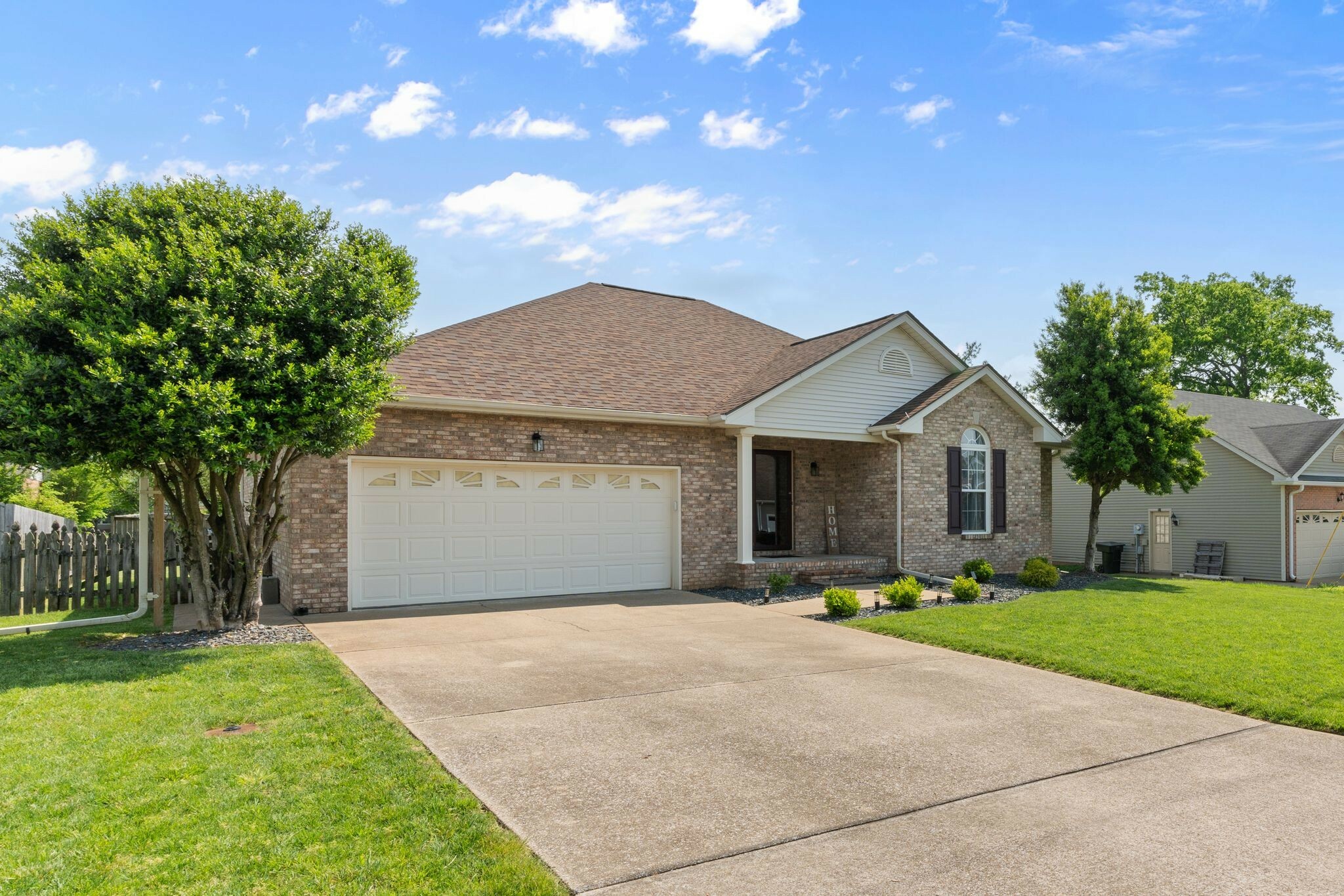 Property Photo: 917 Lone Oak Dr TN 37066
