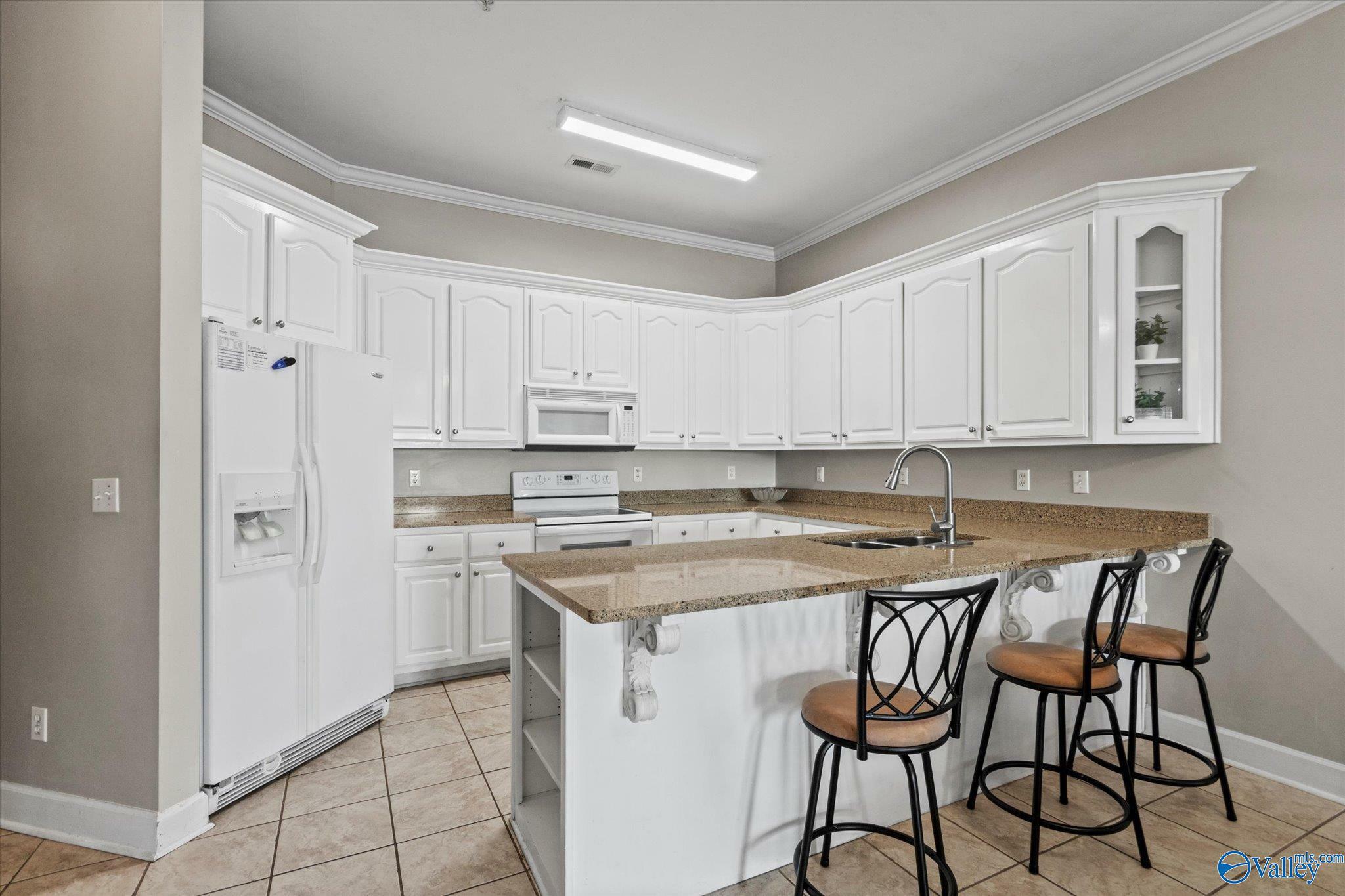 Property Photo: 6122 Bay Hill Drive 111 AL 35611