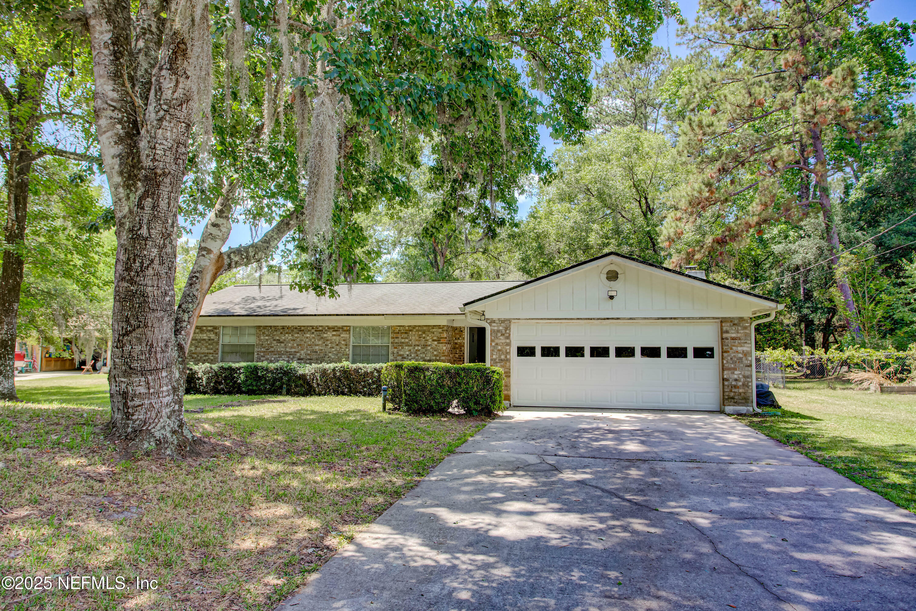 Property Photo: 1988 Tacoma Drive FL 32068