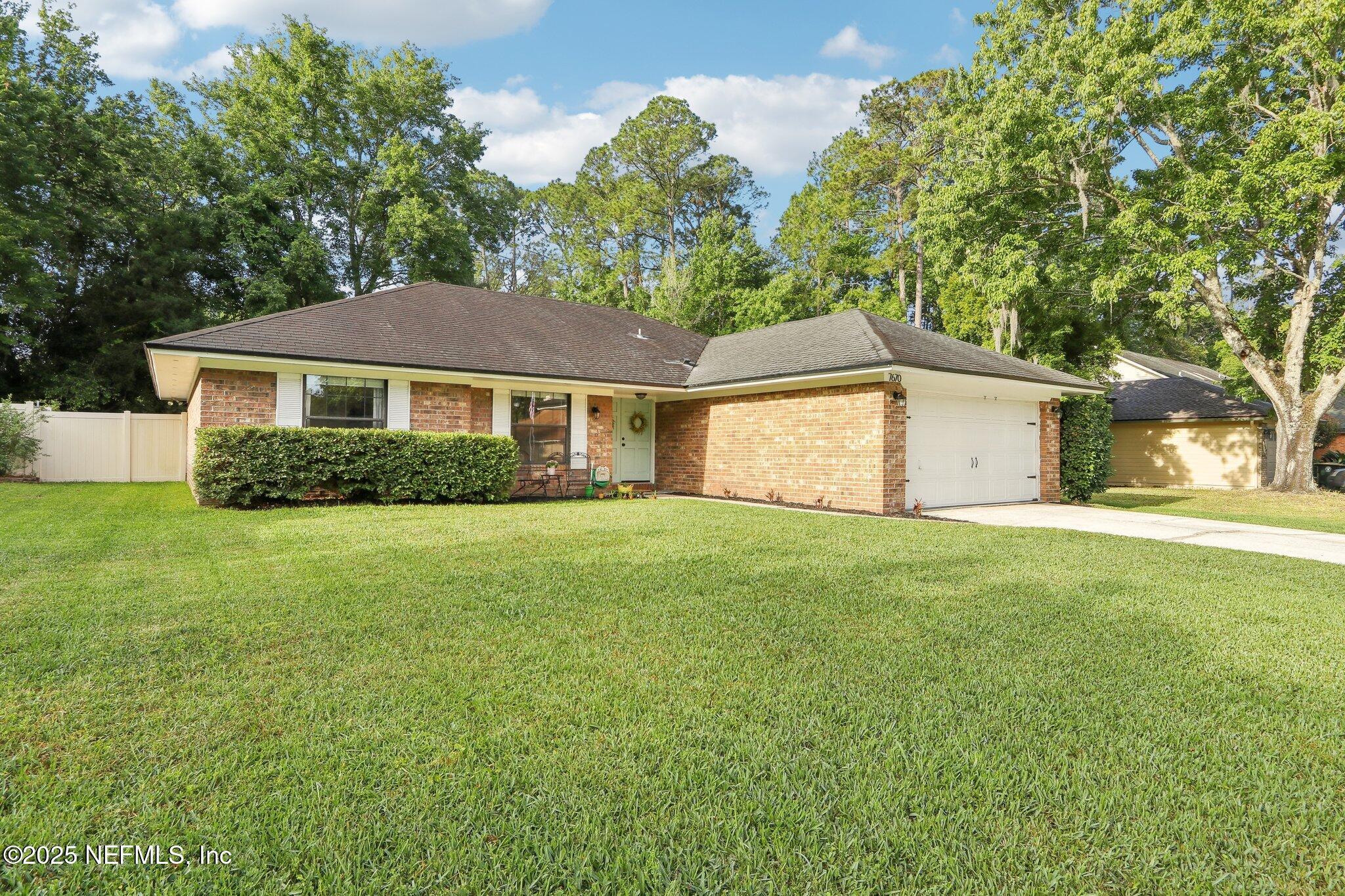 Property Photo: 7670 Hilsdale Harbor Court FL 32216