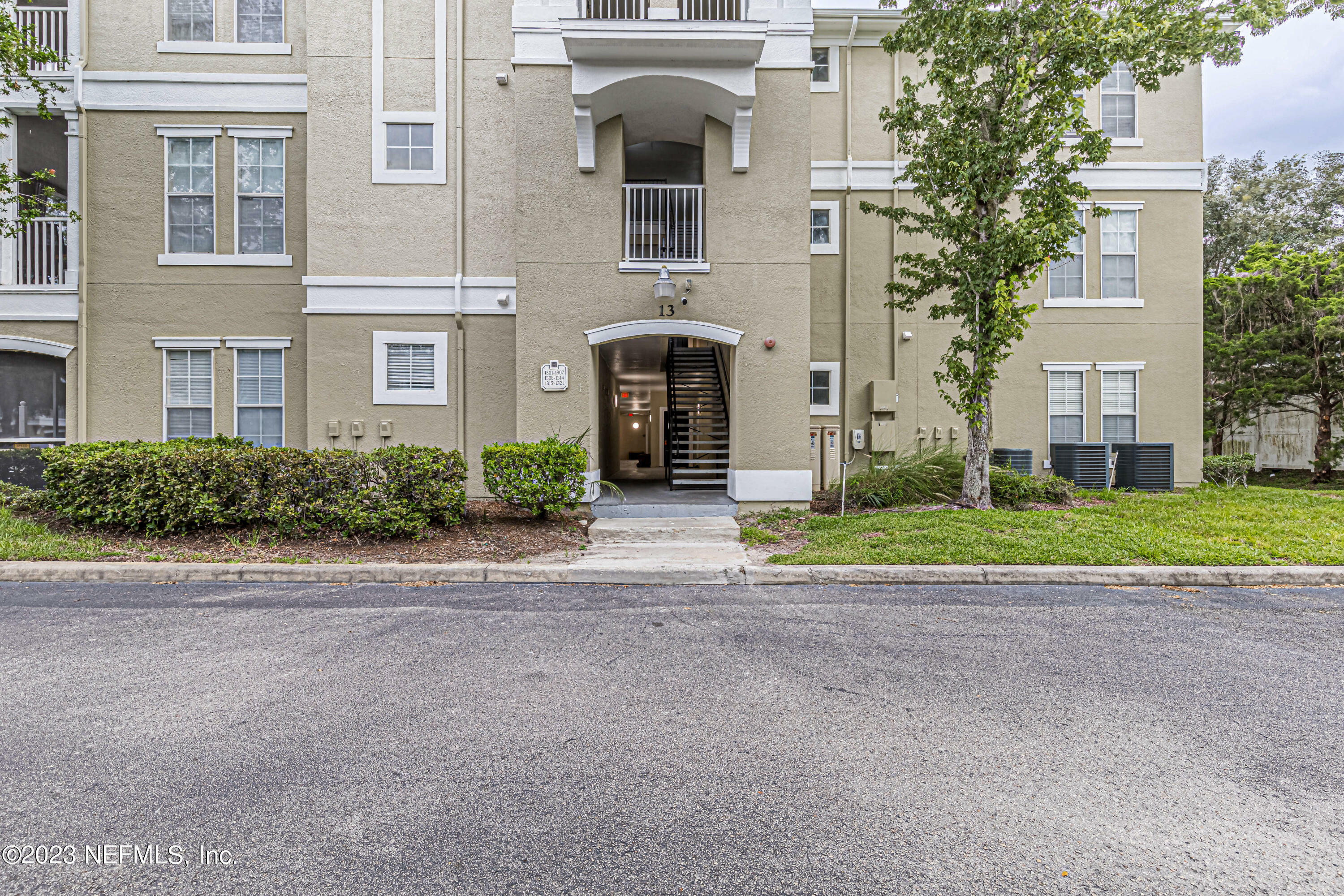 Property Photo: 8290 Gate Pkwy 1317 FL 32216