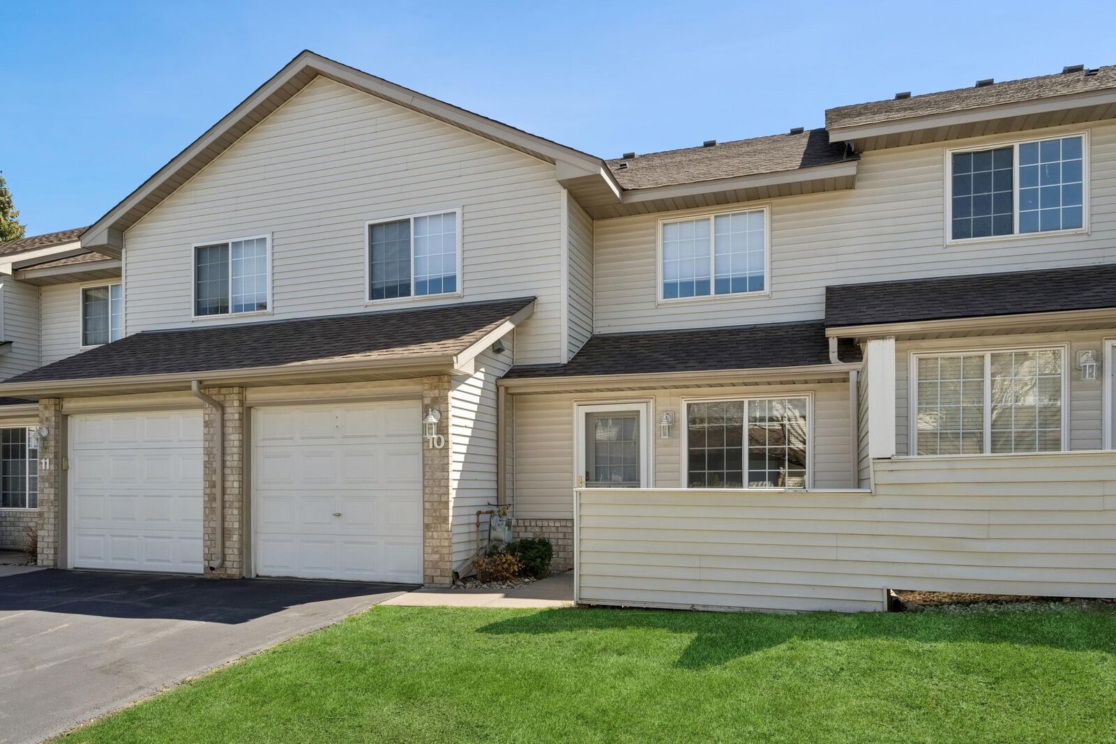 Property Photo: 2775 Ranchview Lane N 10 MN 55447
