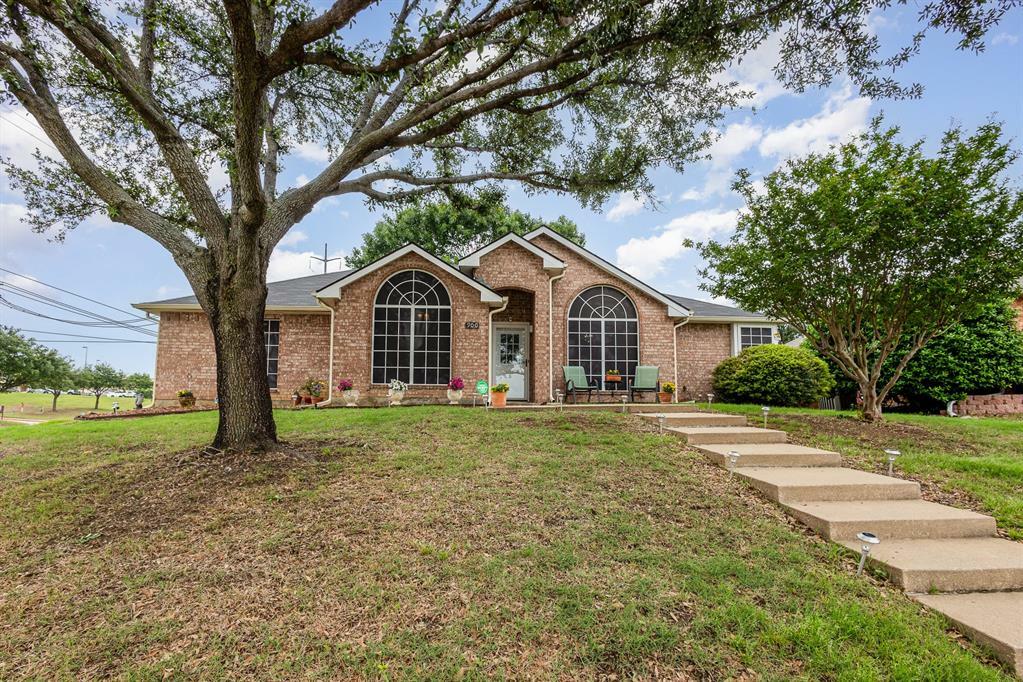 Property Photo: 900 Valley View Drive TX 75067
