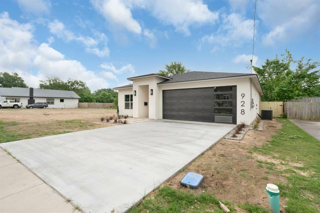 Property Photo: 928 College St TX 75482