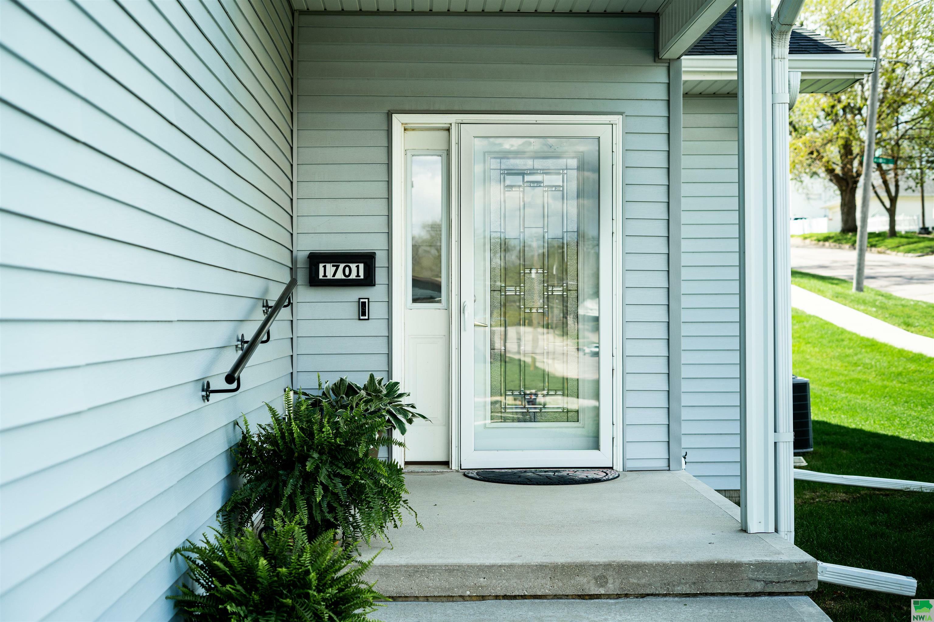 Property Photo: 1701 S Saint Aubin IA 51106