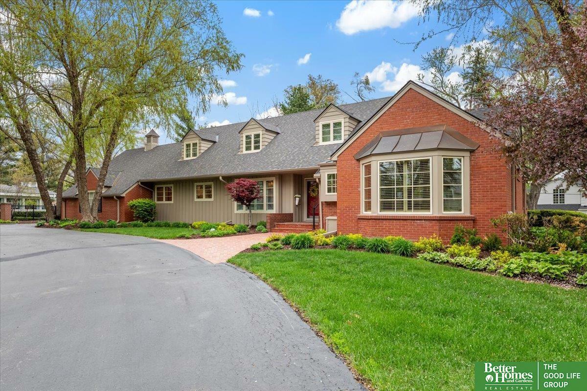 Property Photo: 820 Fairacres Road NE 68132