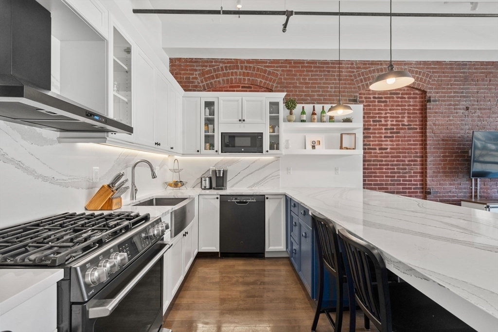 Property Photo: 21 Wormwood St 201 MA 02210