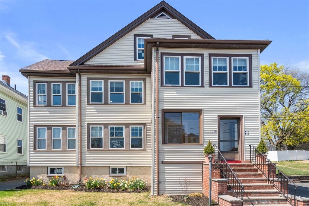 Property Photo:  110 Templeton Pkwy 110  MA 02472 
