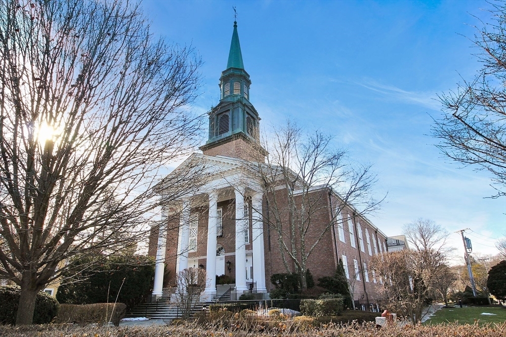Property Photo:  391 Walnut St 5  MA 02460 