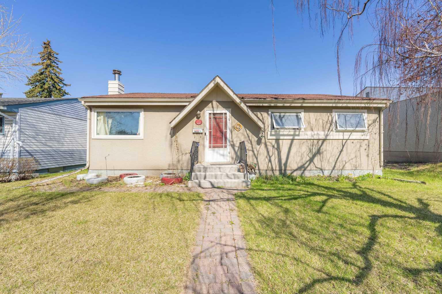 Property Photo: 48 Franklin Drive SE AB T2H 0T9