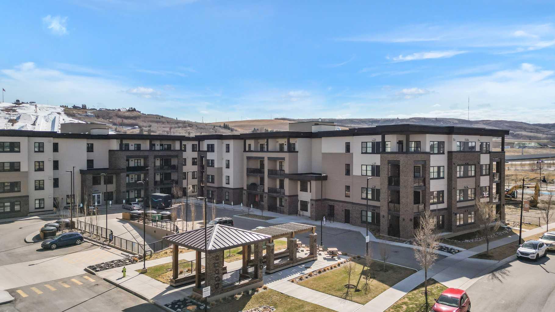 Property Photo: 80 Greenbriar Place NW 3206 AB T3B 6J4