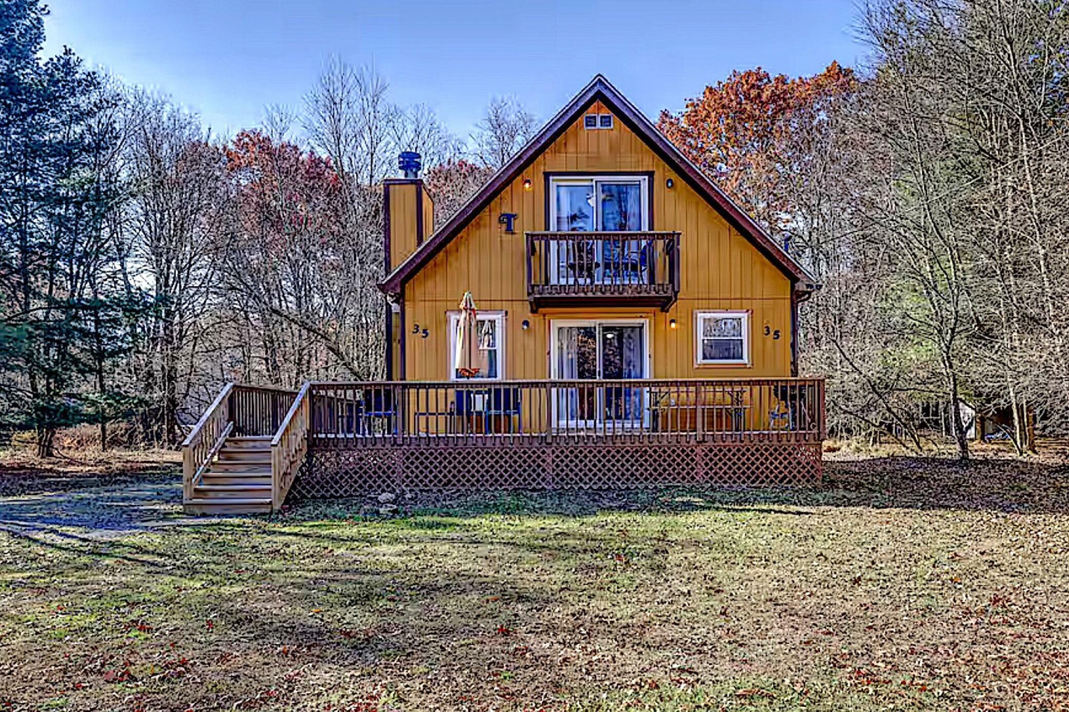 Property Photo: 35 Tennyson Circle PA 18210