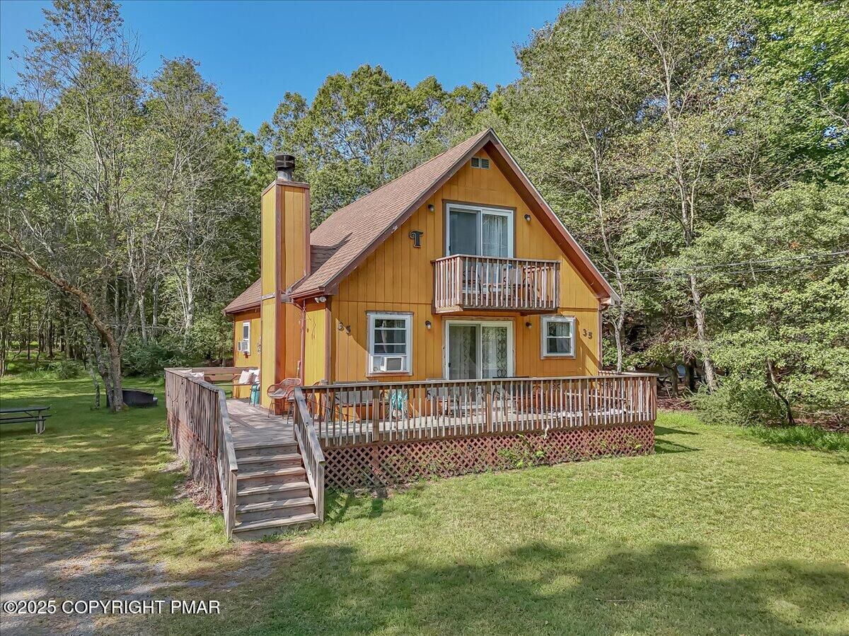 Property Photo:  35 Tennyson Circle  PA 18210 