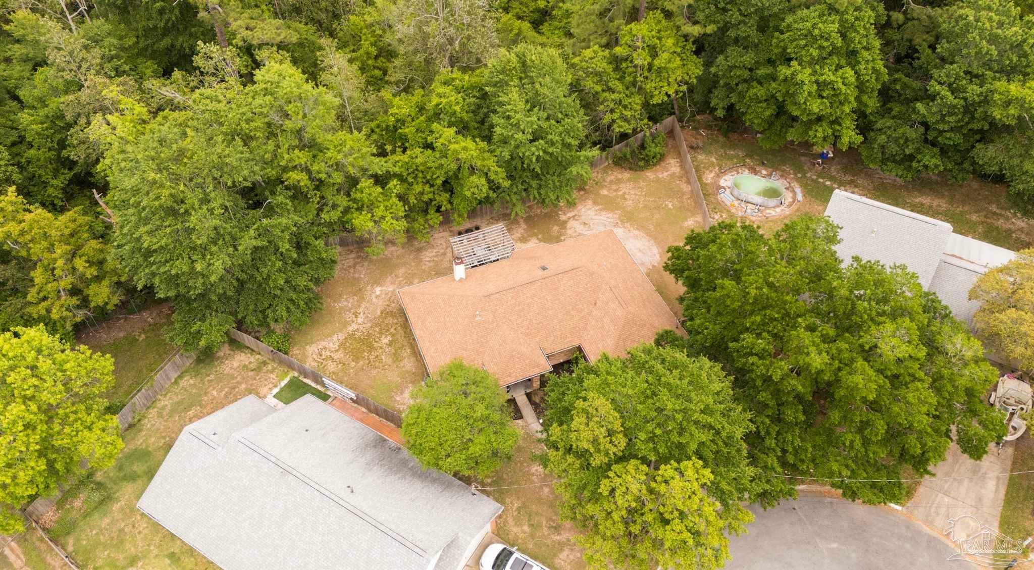 Property Photo: 2034 Silverado Ct FL 32506