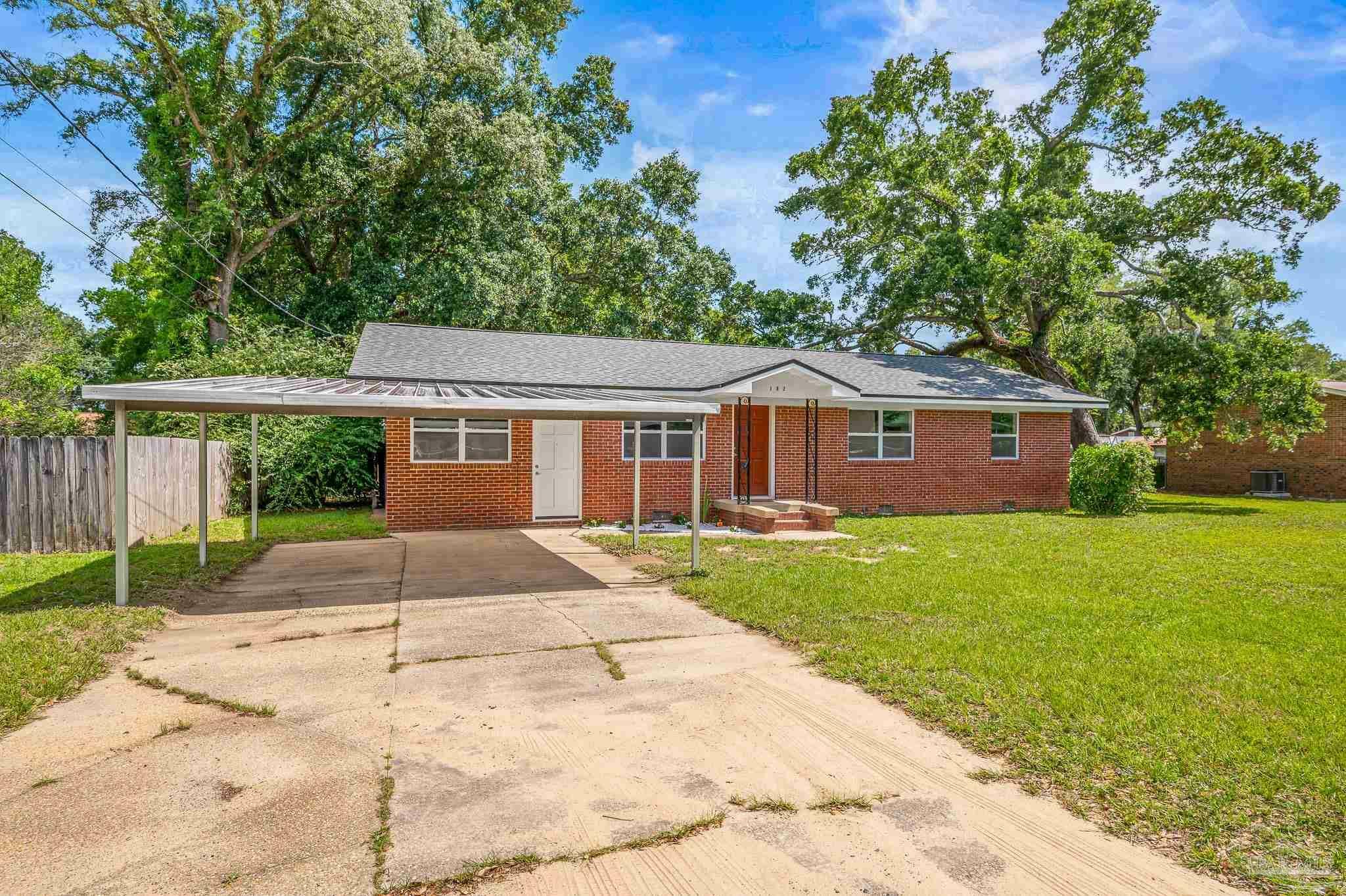 Property Photo: 182 Seminole Trl FL 32506