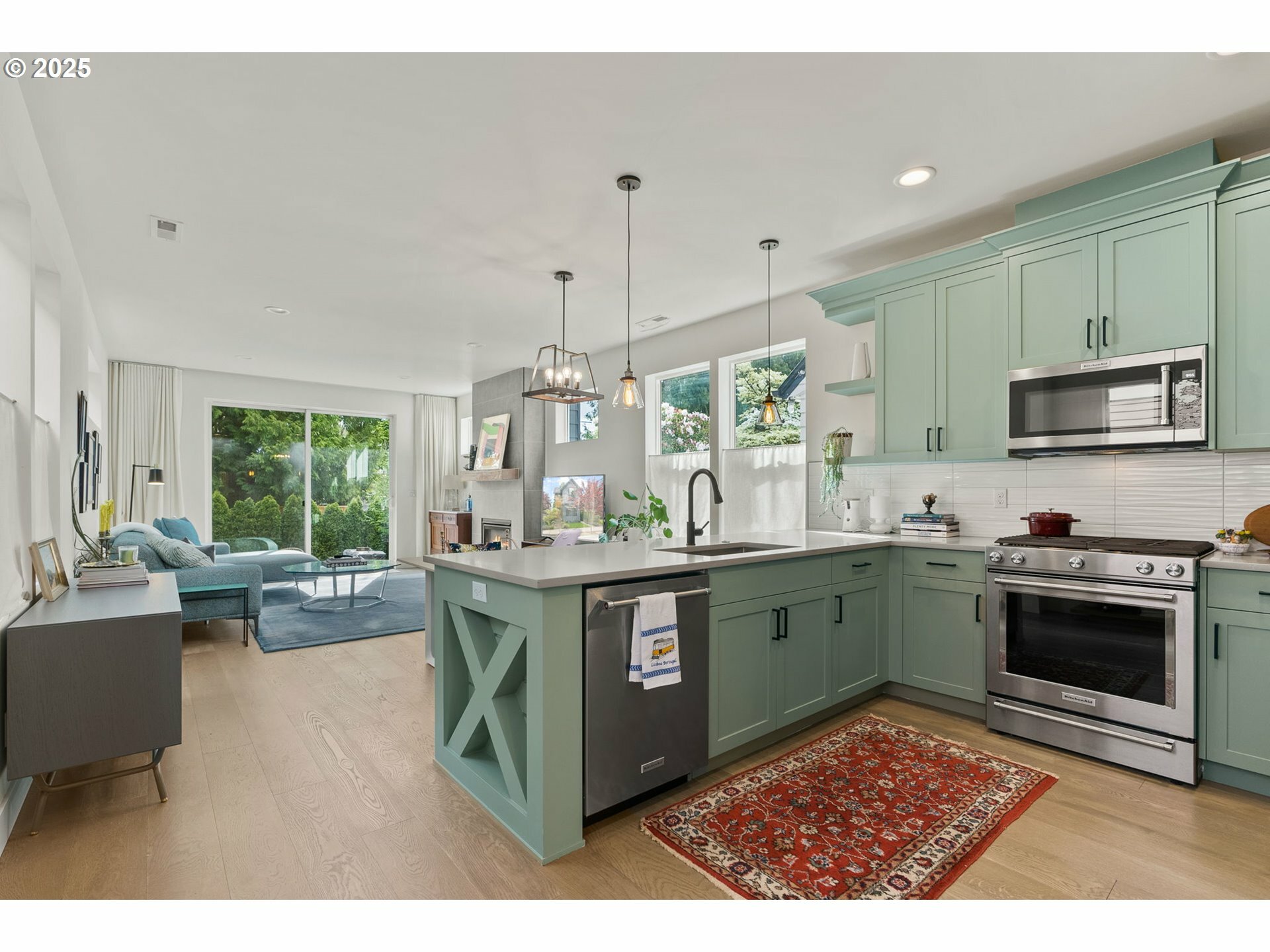 Property Photo: 6332 NE 30th Ave OR 97211