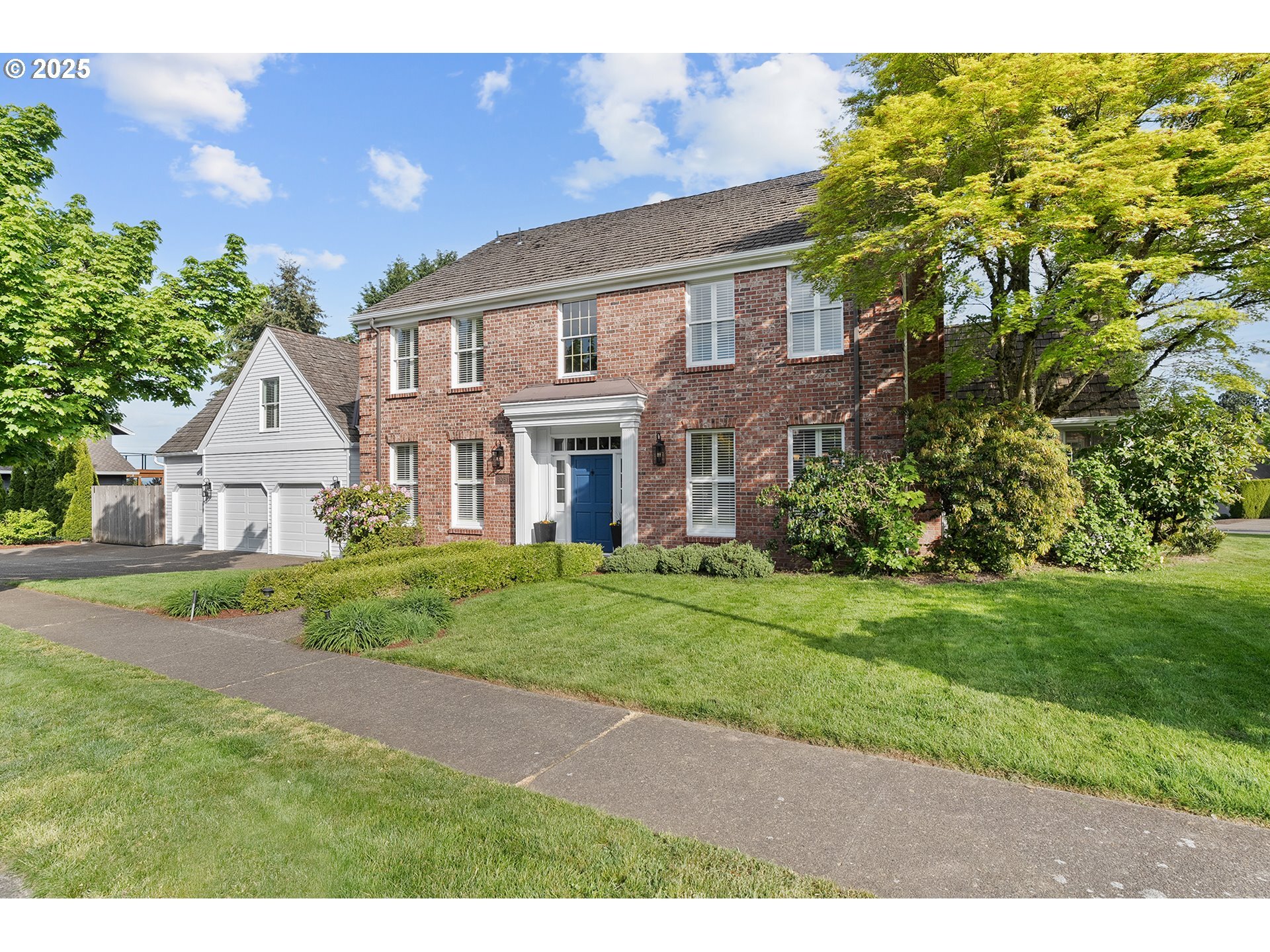 Property Photo: 2051 Bay Meadows Dr OR 97068
