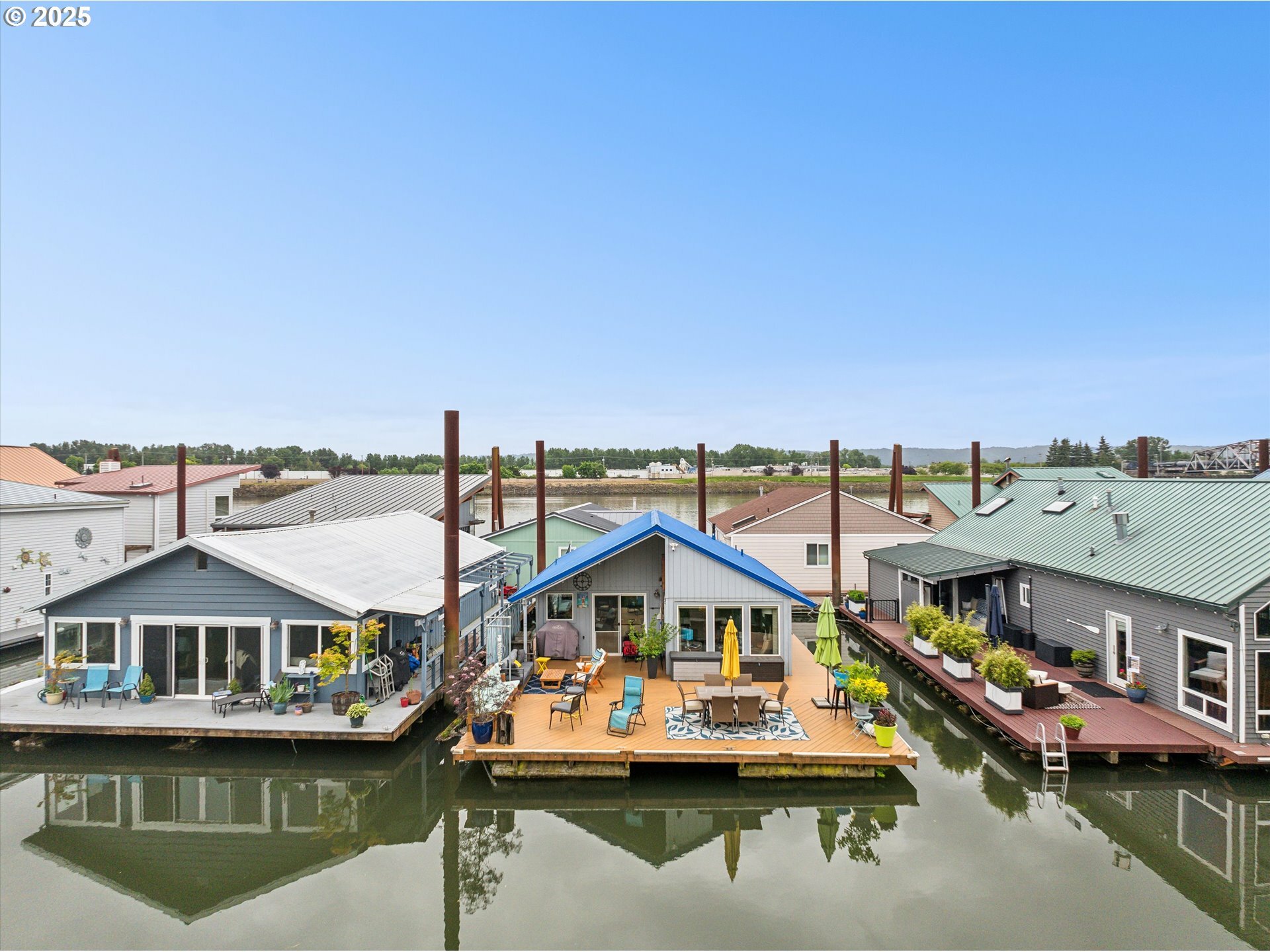 Property Photo: 2630 N Hayden Island Dr 34 OR 97217