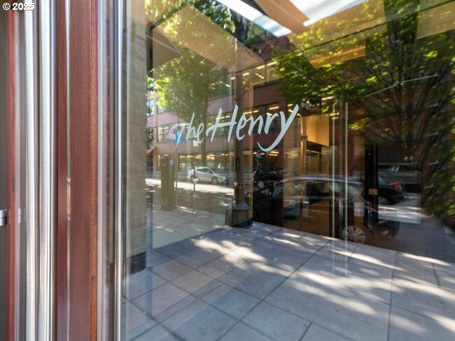 Property Photo:  1025 NW Couch St 1415  OR 97209 