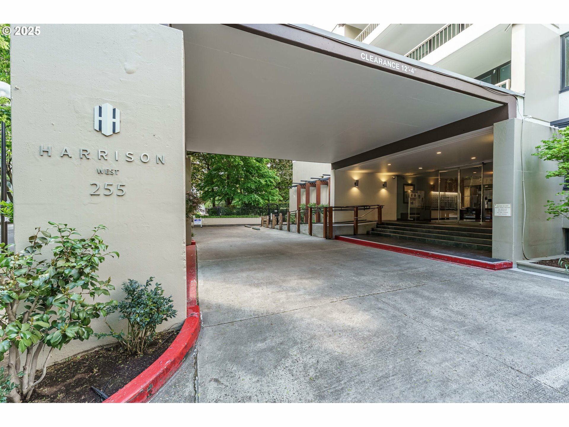 Property Photo: 255 SW Harrison St 14B OR 97201
