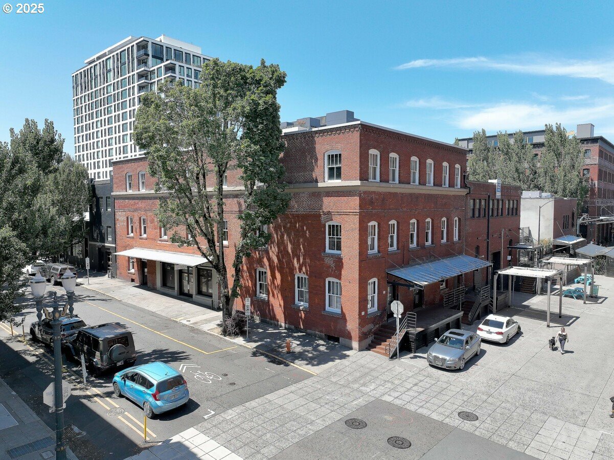 Property Photo: 1325 NW Flanders St OR 97209