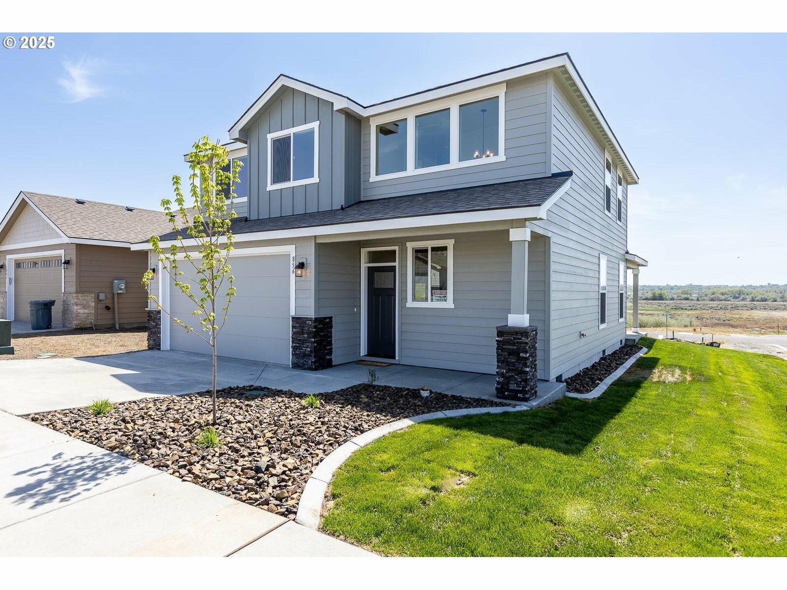 Property Photo: 856 E Autumn Ave OR 97838