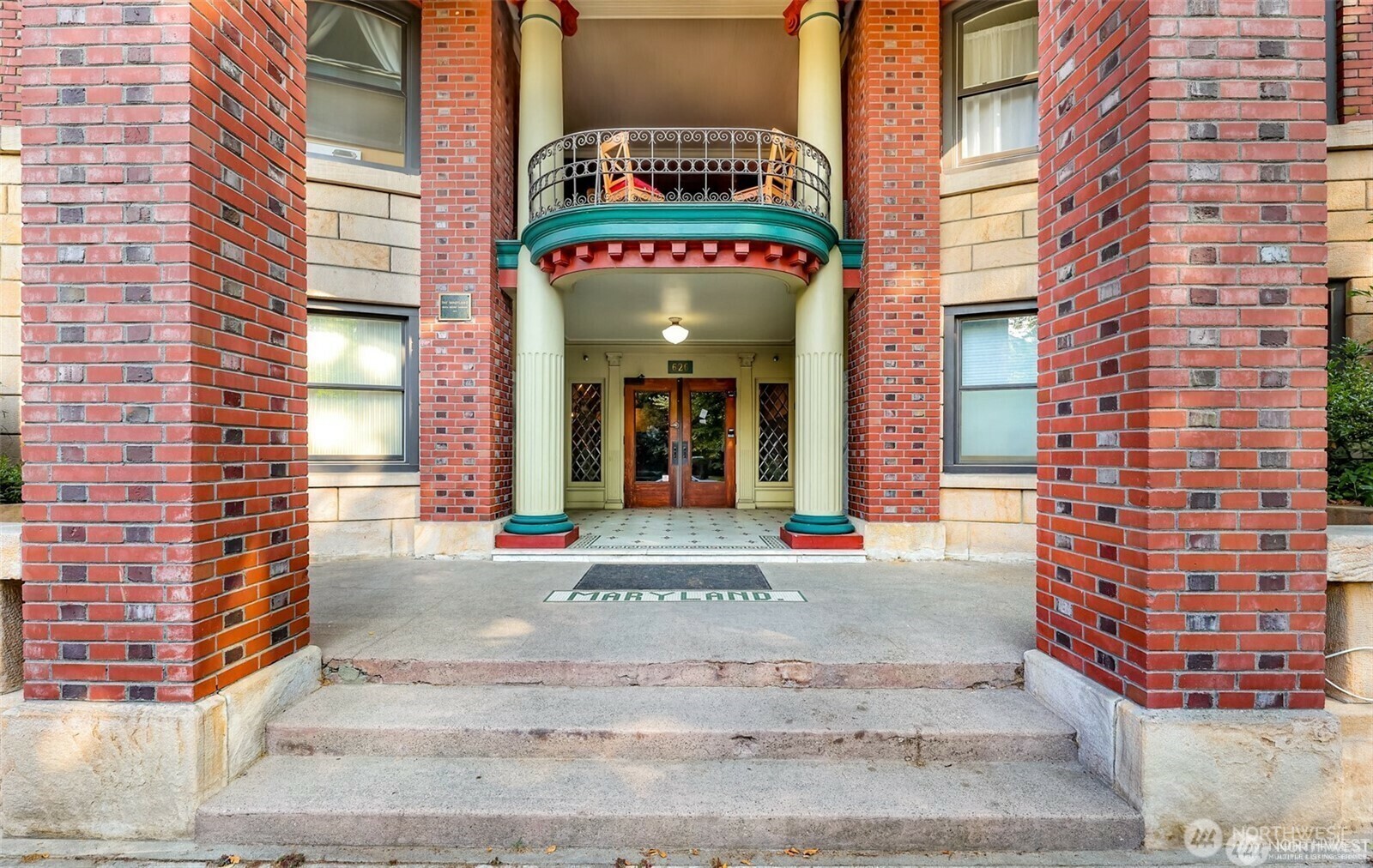 Property Photo: 626 13th Avenue E Q WA 98102