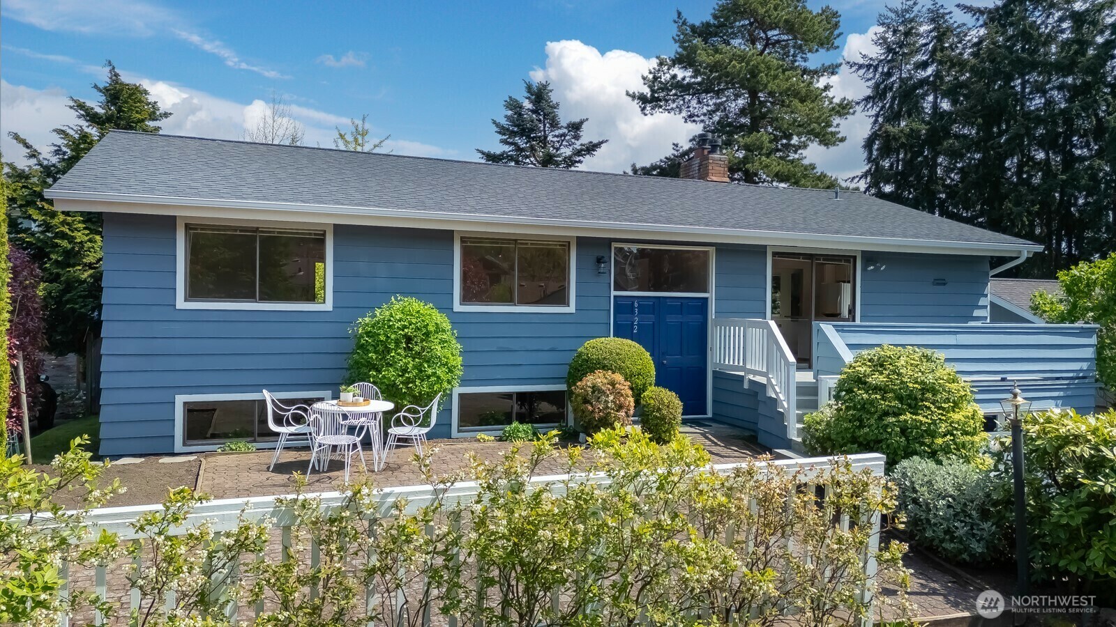 Property Photo: 6322 54th Avenue NE WA 98115