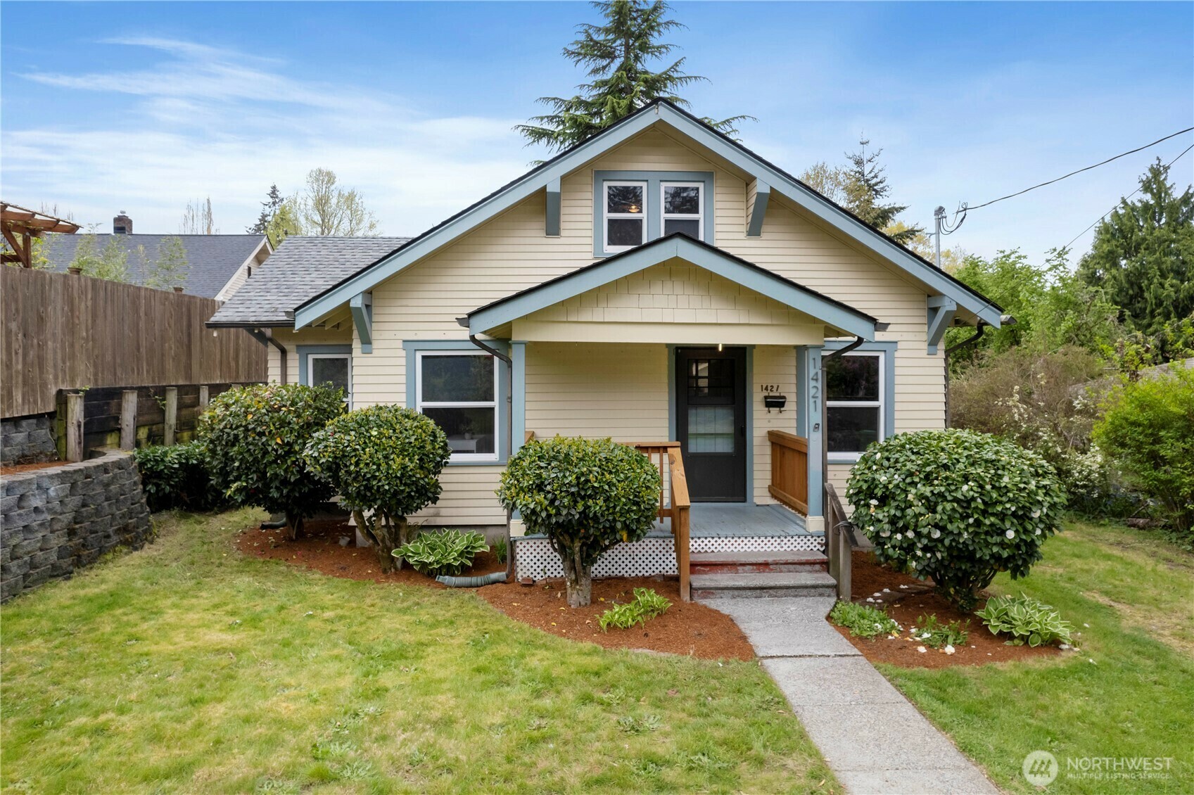 Property Photo: 1421 5th Avenue SE WA 98501