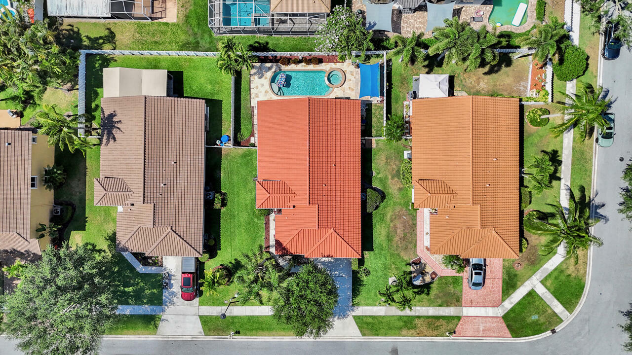 Property Photo: 6057 Kemper Lakes Drive FL 33463
