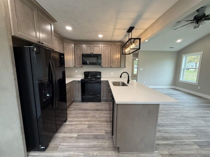 Property Photo:  502 Leahey Street  IN 47390
