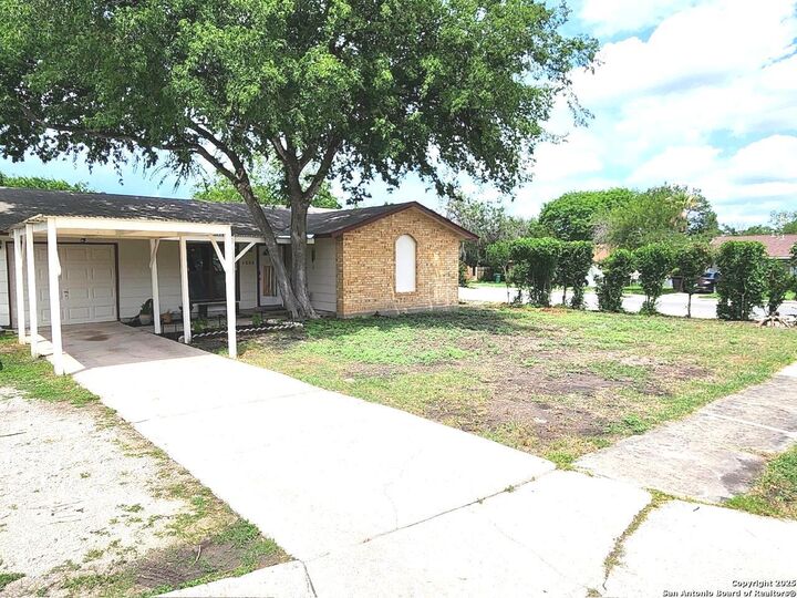 4802 Castle Brg  San Antonio TX 78218 photo