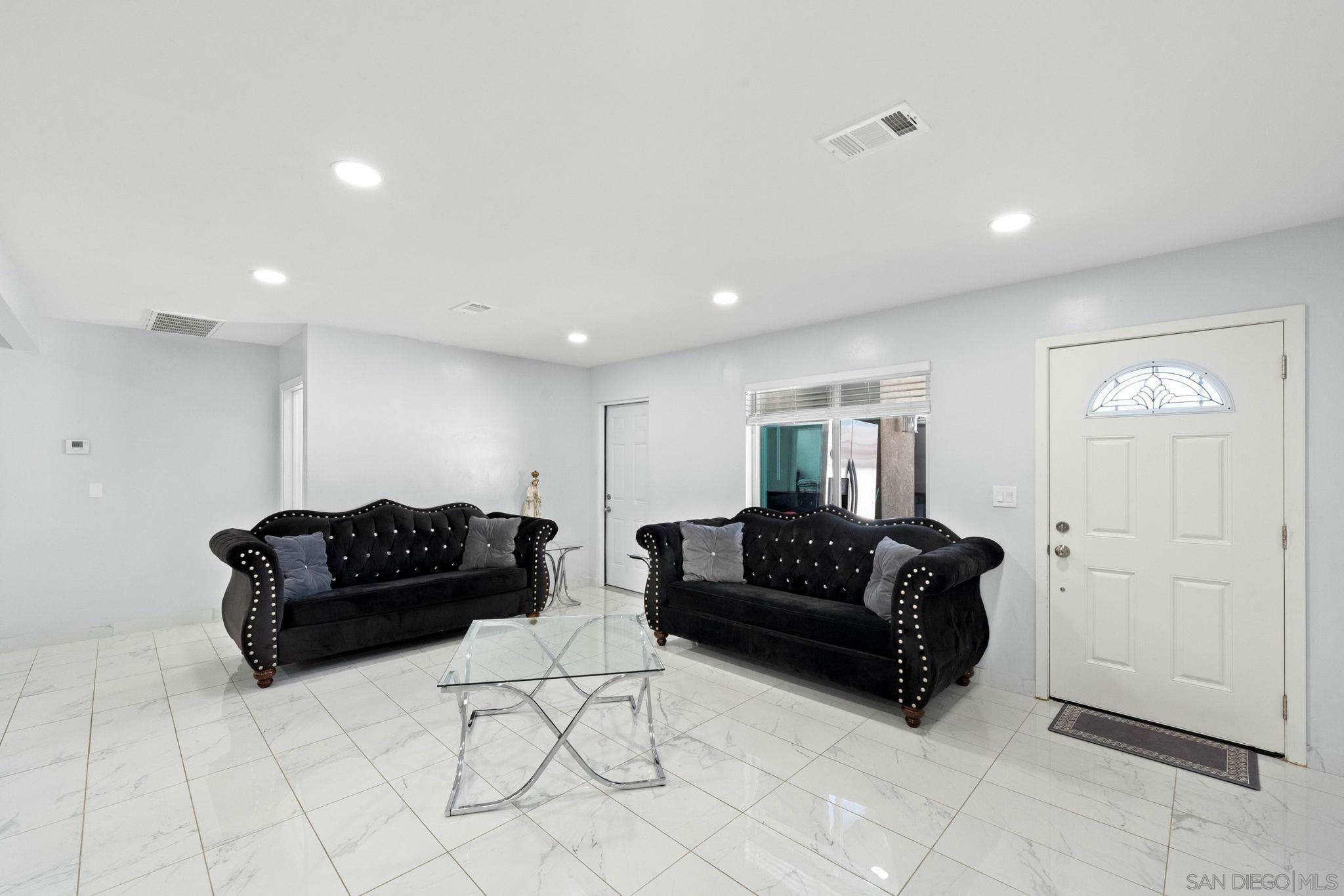 Property Photo: 619 Dorothy St CA 92019