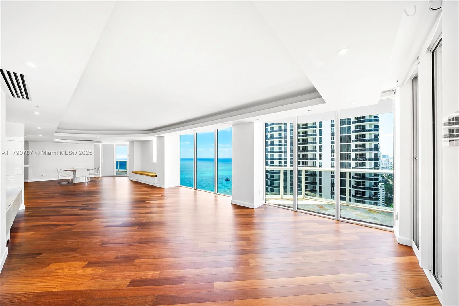 Property Photo:  4779 Collins Ave 3405  FL 33140 