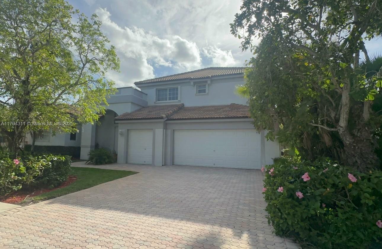 Property Photo: 4123 W Lake Estates Dr FL 33328