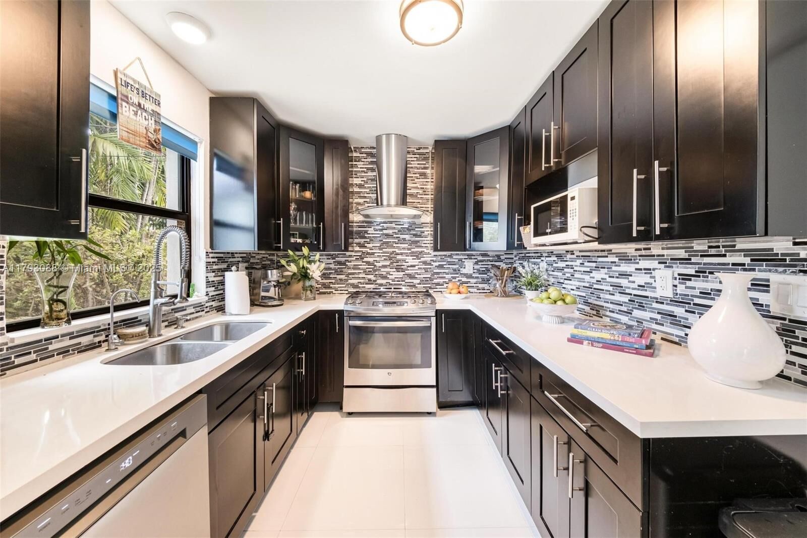Property Photo: 480 NW 88th Ter FL 33150
