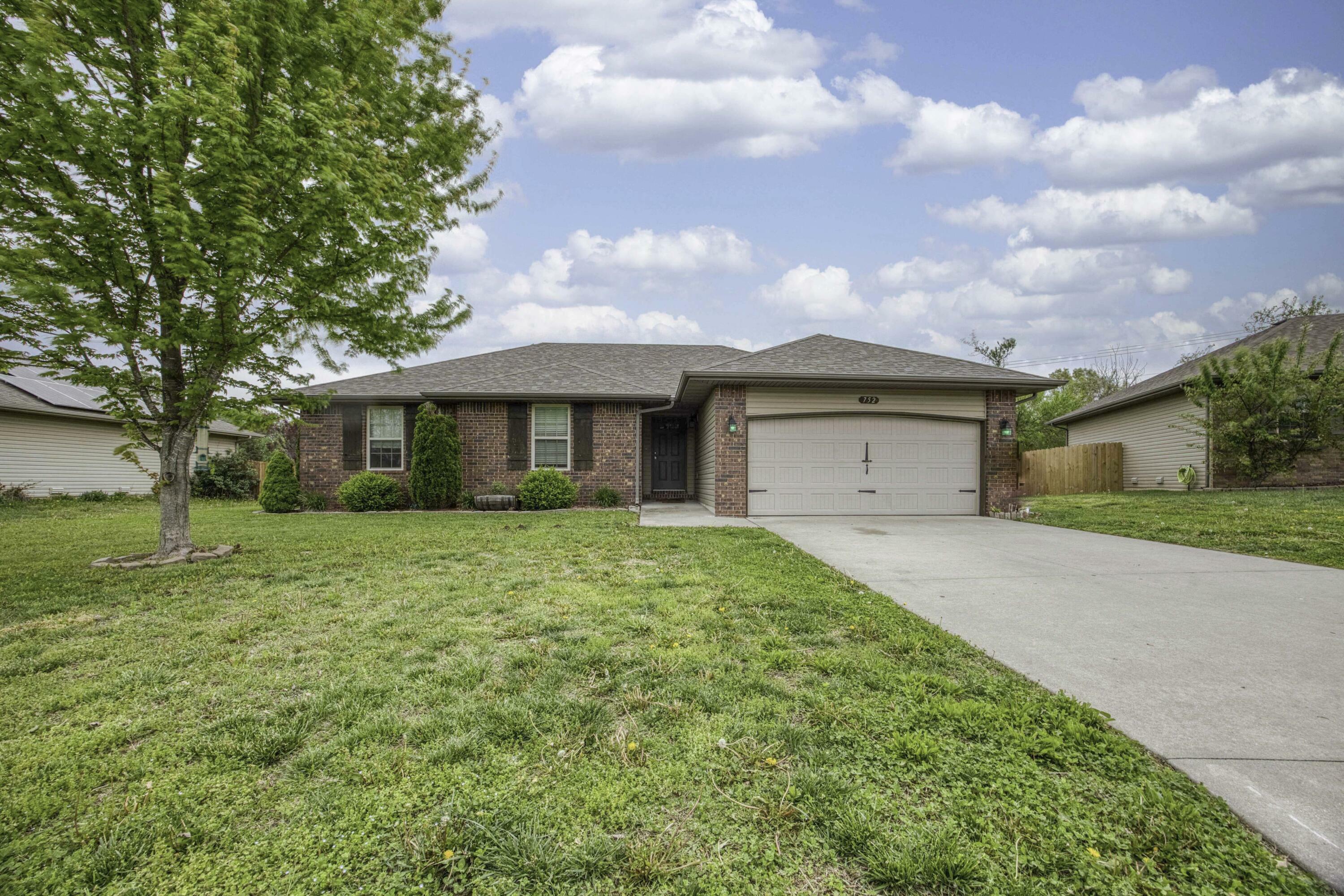 Property Photo: 752 N N Cox Avenue Avenue MO 65738