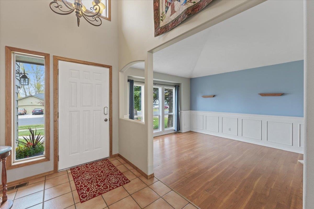 Property Photo: 8818 N Farmdale St WA 99208