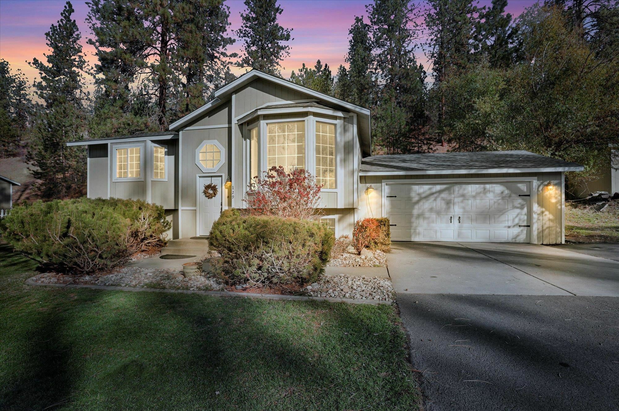 Property Photo: 129 E Wynot Dr WA 99026