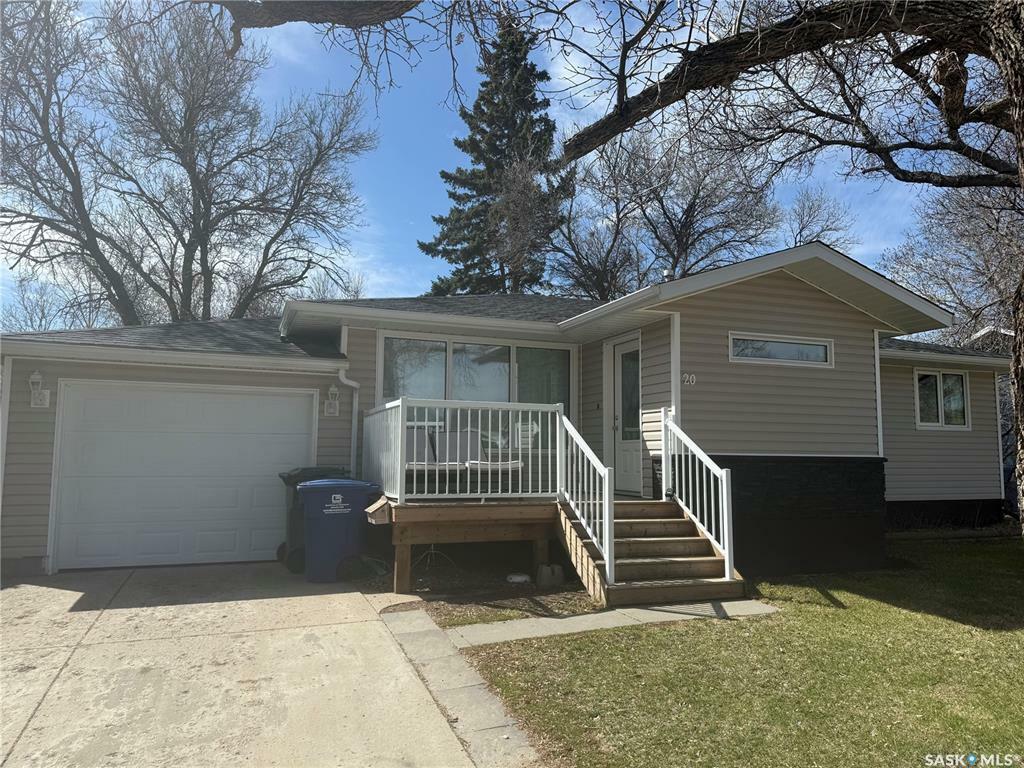 20 Scott Crescent  Weyburn SK S4H 1T6 photo