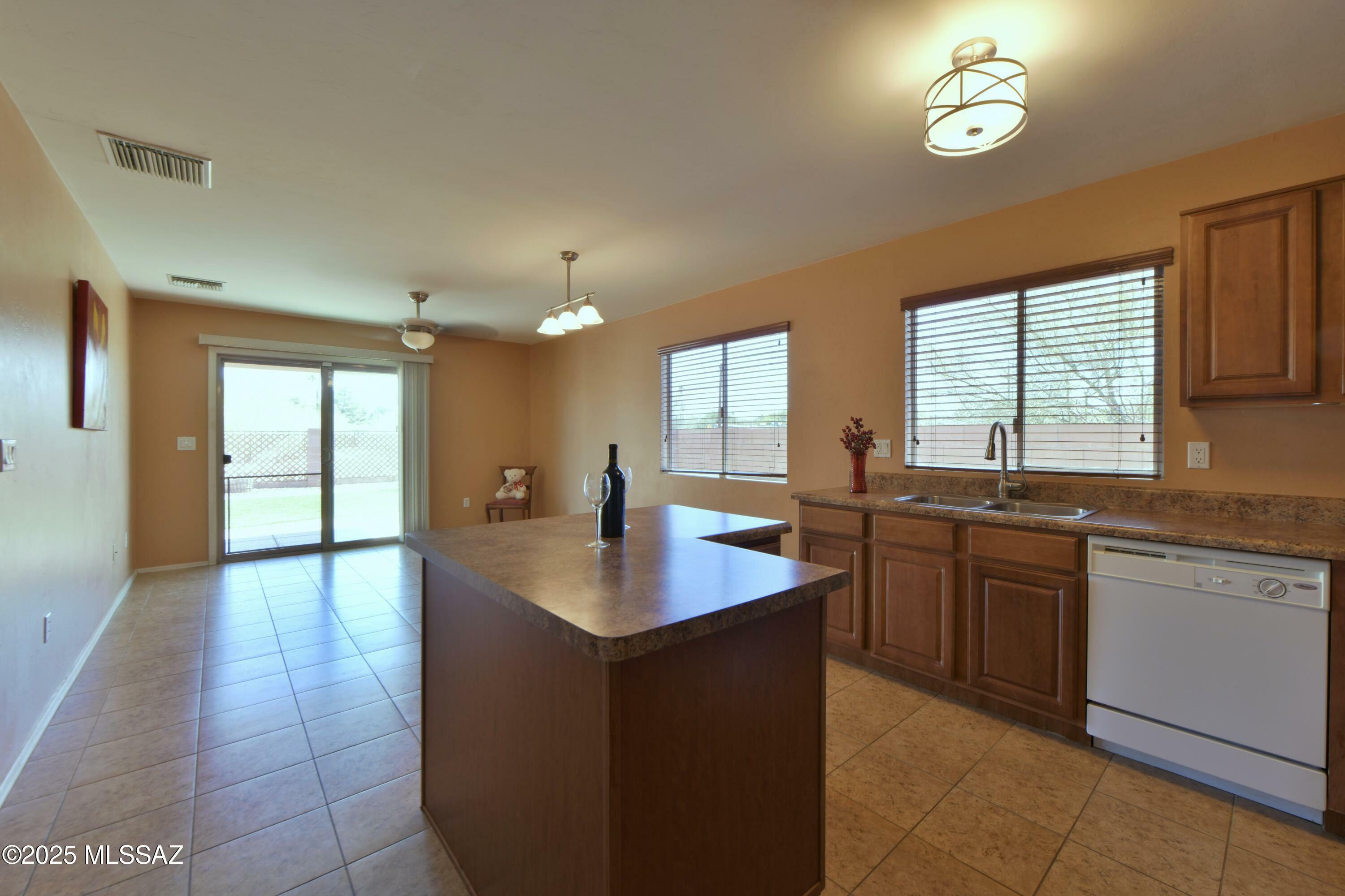 Property Photo: 3005 S Pantano Edge Drive AZ 85730