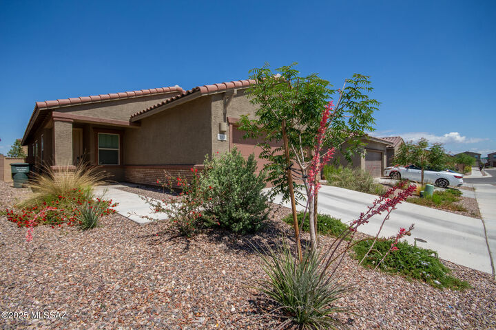 Property Photo: 7688 S Via Perfecta AZ 85756