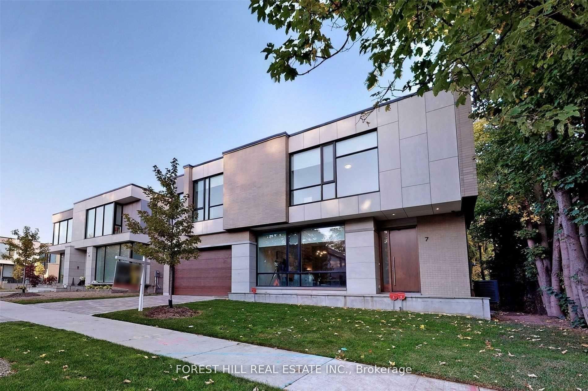Property Photo: 7 Fairmeadow Avenue ON M2P 0A5