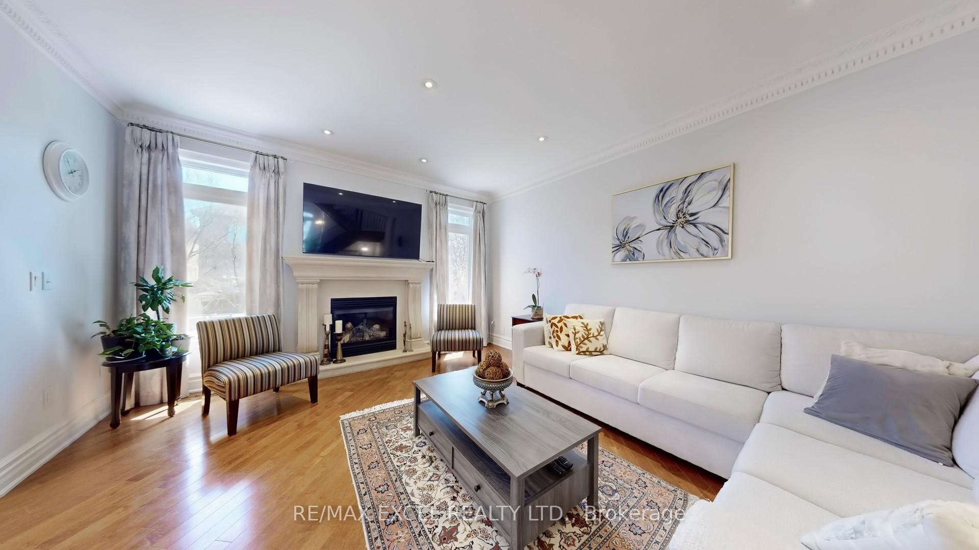 Property Photo:  65 Pathlane Road  ON L4B 4A5 
