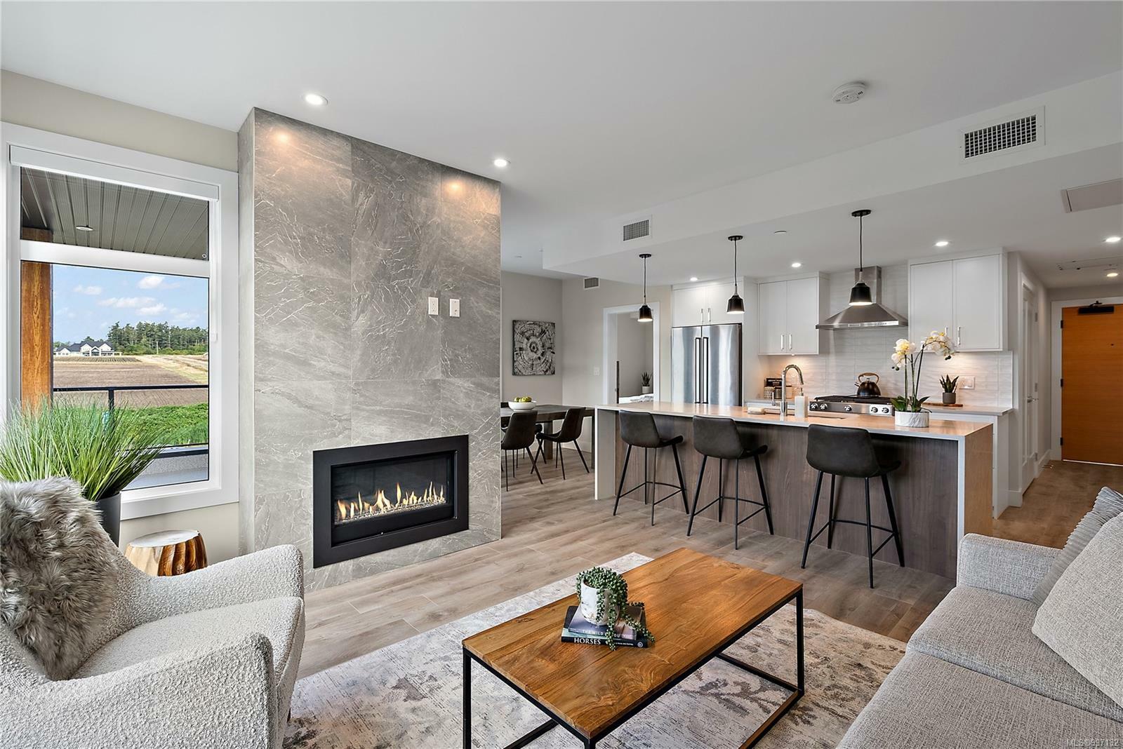 Photo de la propriété: 2520 Hackett Cres 604 BC V8M 0B9