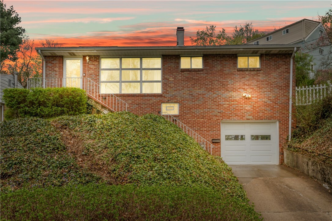 Property Photo: 1034 Woodlawn Dr PA 15108