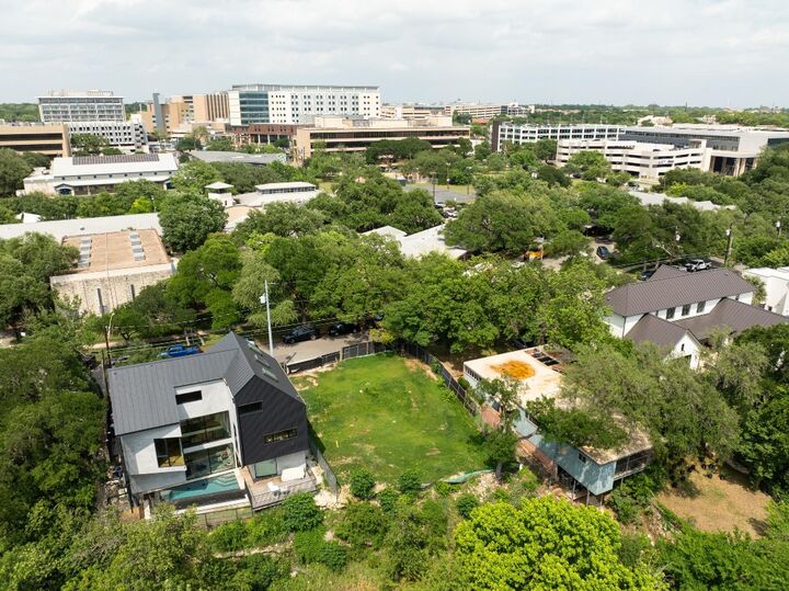 Property Photo: 1113 W 31 Street TX 78705