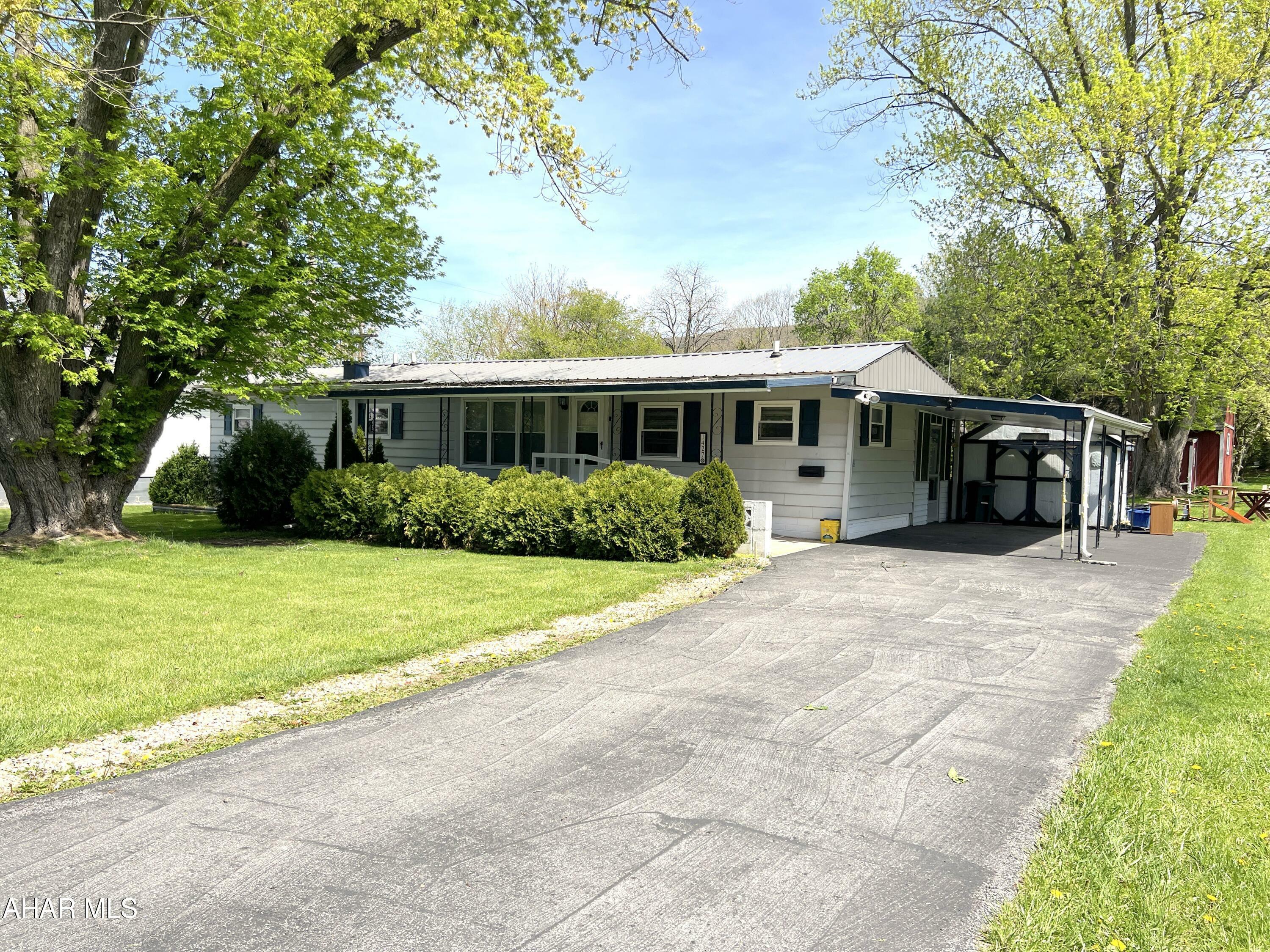 Property Photo: 1427 Pitt Road PA 16602