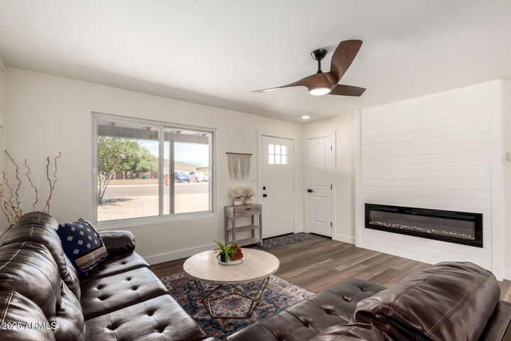Property Photo: 1539 W 5th Street AZ 85281