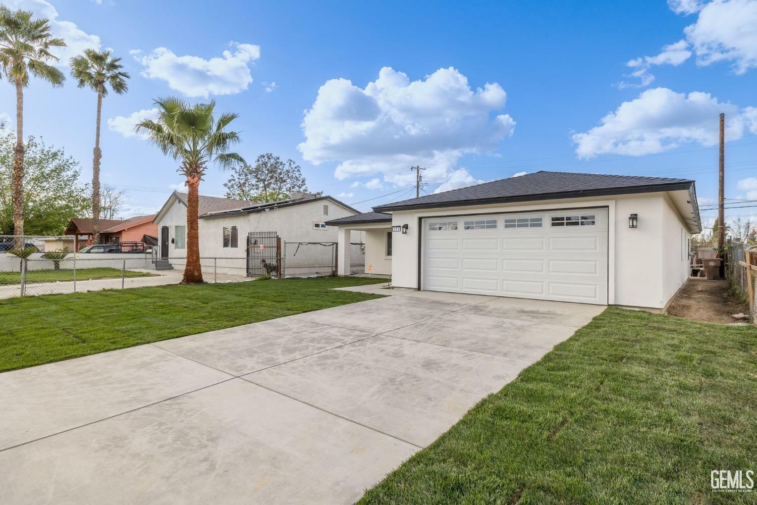 Property Photo: 808 Southgate Drive CA 93307